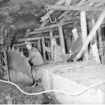 Wydobycie węgla za pomocą kombajnu w kopalni węgla kamiennego "Sobieski" w Jaworznie